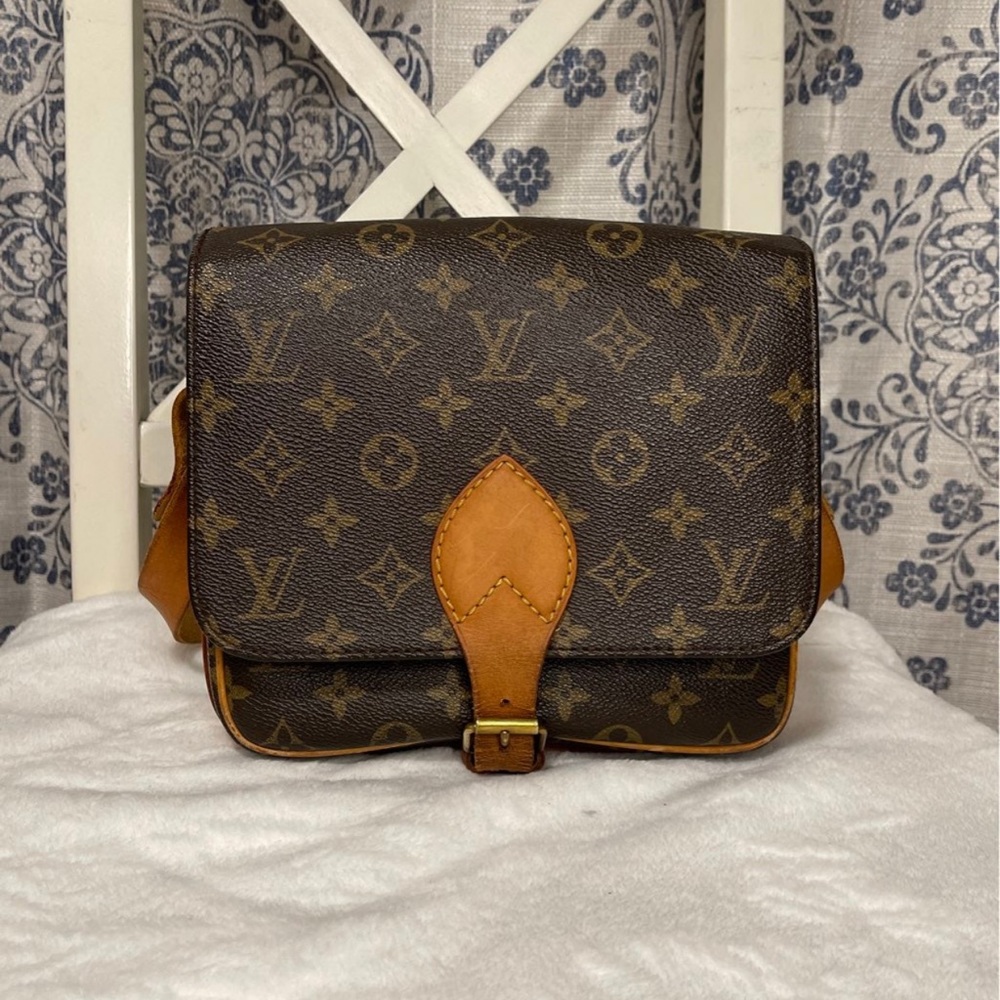 Auth Louis Vuitton Cartouchiere mm